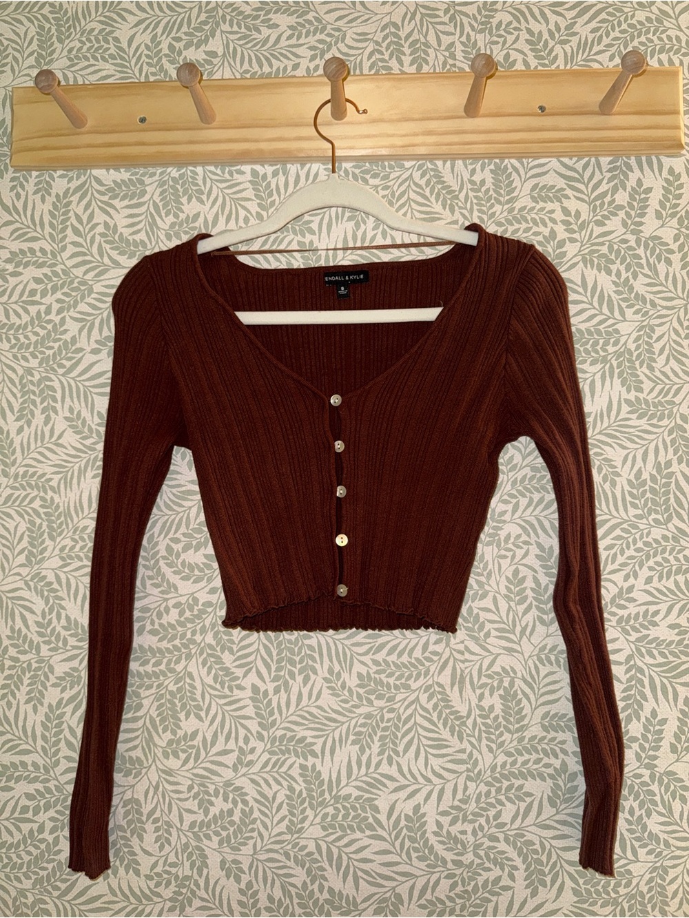 Kendall & Kylie Ribbed Button-Front Crop Top - Chestnut Brown